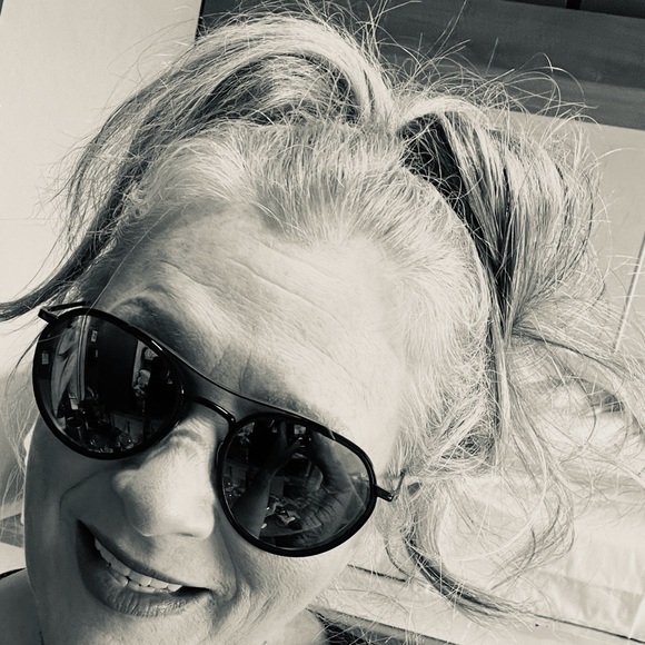 Meet your Posher, Gretchen - Picture 5 of 8